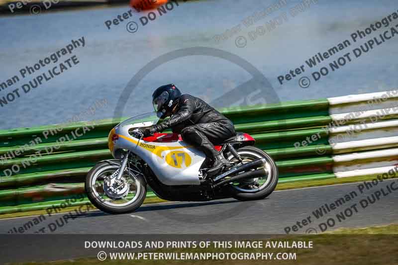 Vintage motorcycle club;eventdigitalimages;mallory park;mallory park trackday photographs;no limits trackdays;peter wileman photography;trackday digital images;trackday photos;vmcc festival 1000 bikes photographs